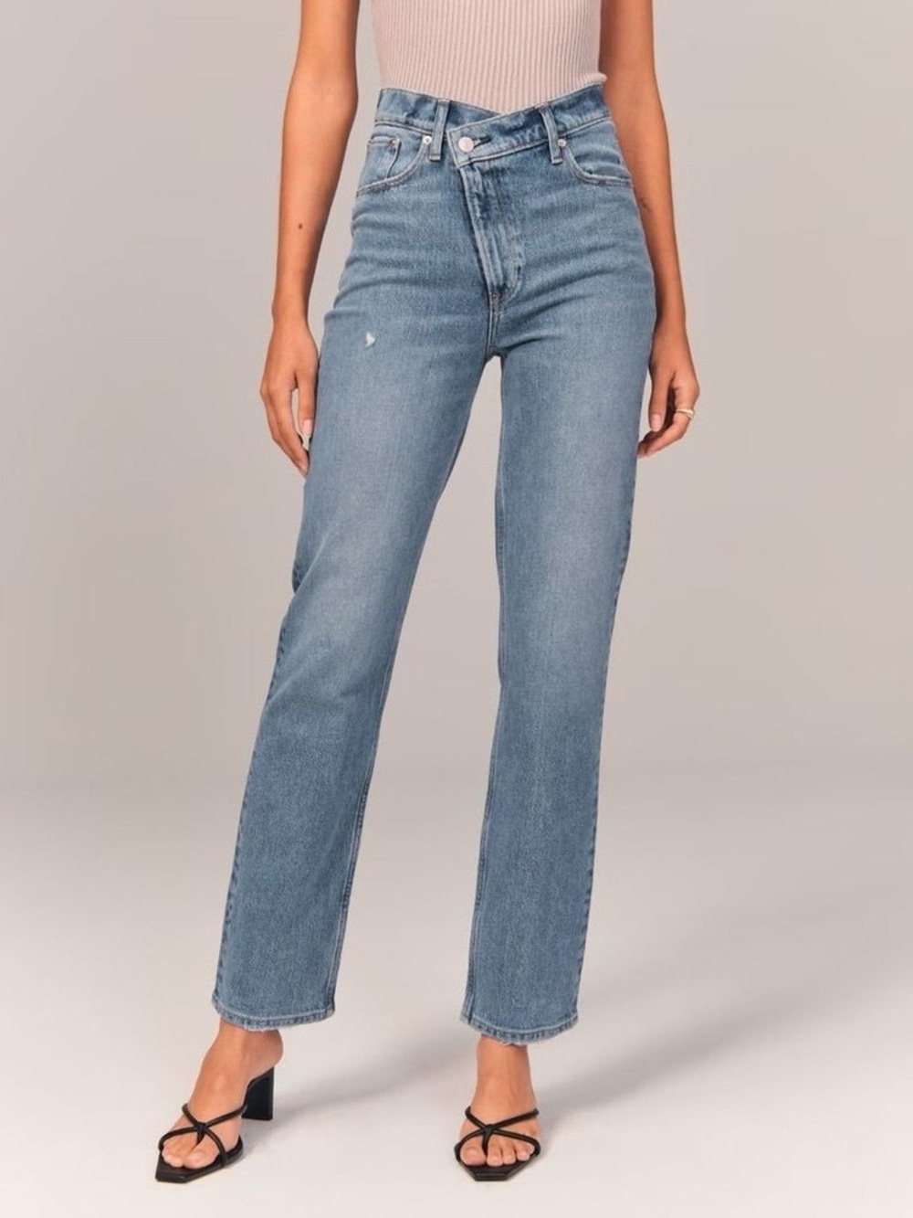 A&F 90s Straight Ultra Hi Rise Criss Criss Jean